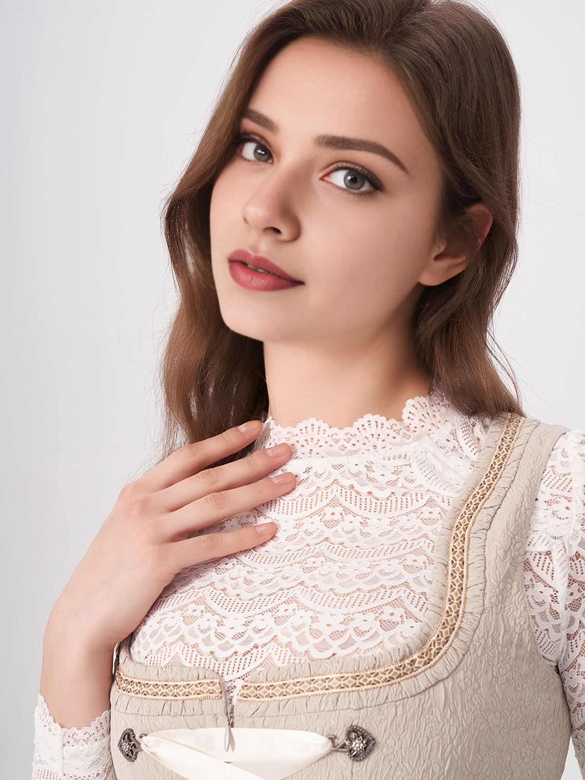 Dirndl mit Reißverschluss in Beige