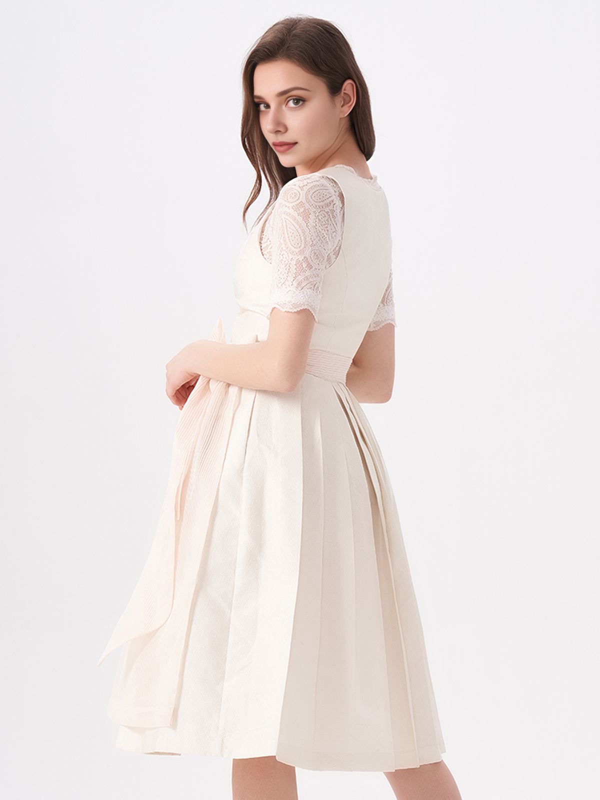 Elegante Dirndlbluse in Beige