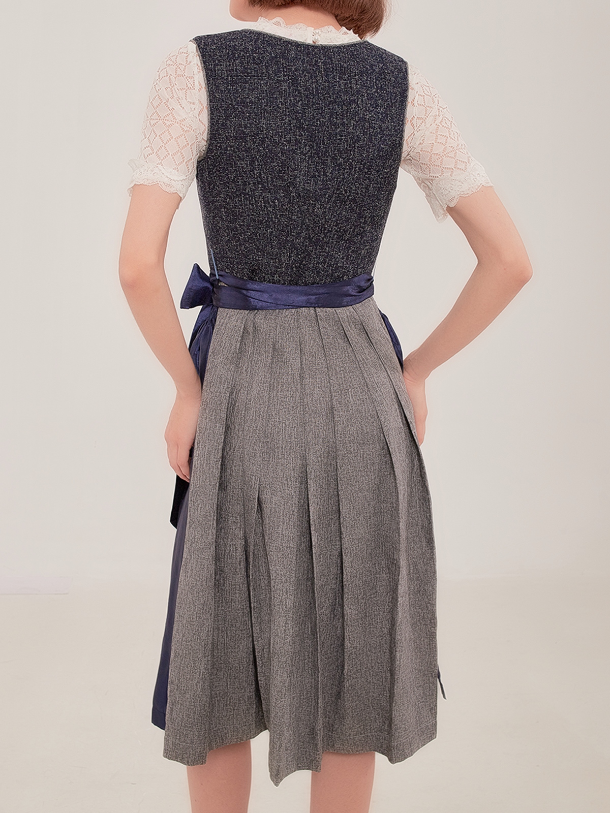 Modernes Dirndl in Blau