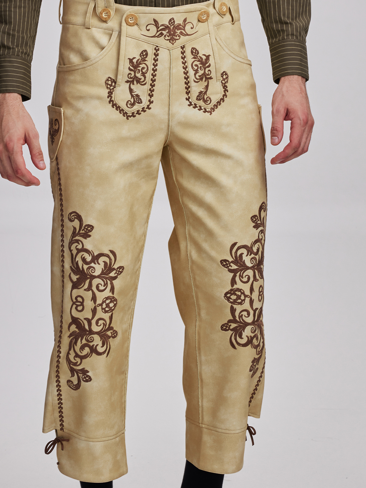 Bayerische Tracht in Gelb