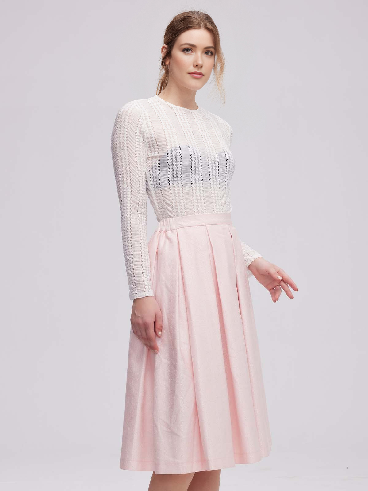 Dirndlbluse mit V-Ausschnitt und Langarm