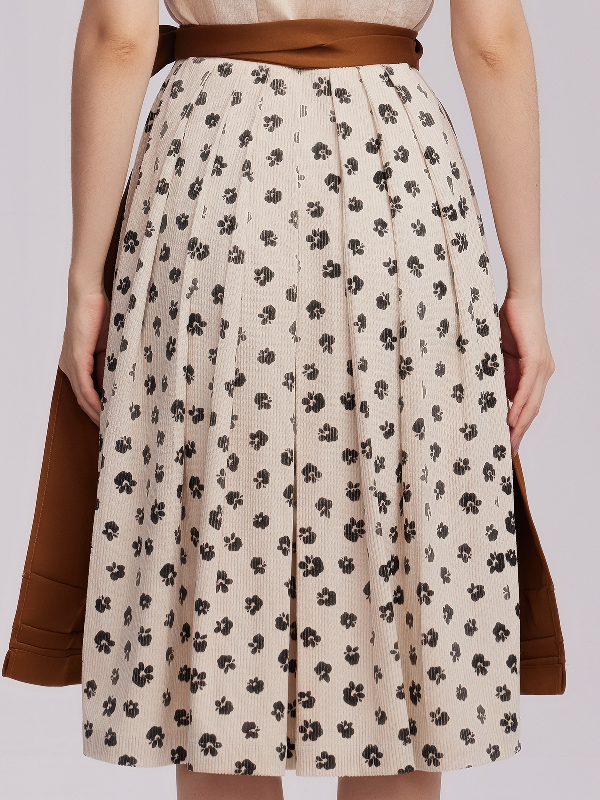 Modernes Samt Dirndl in Braun