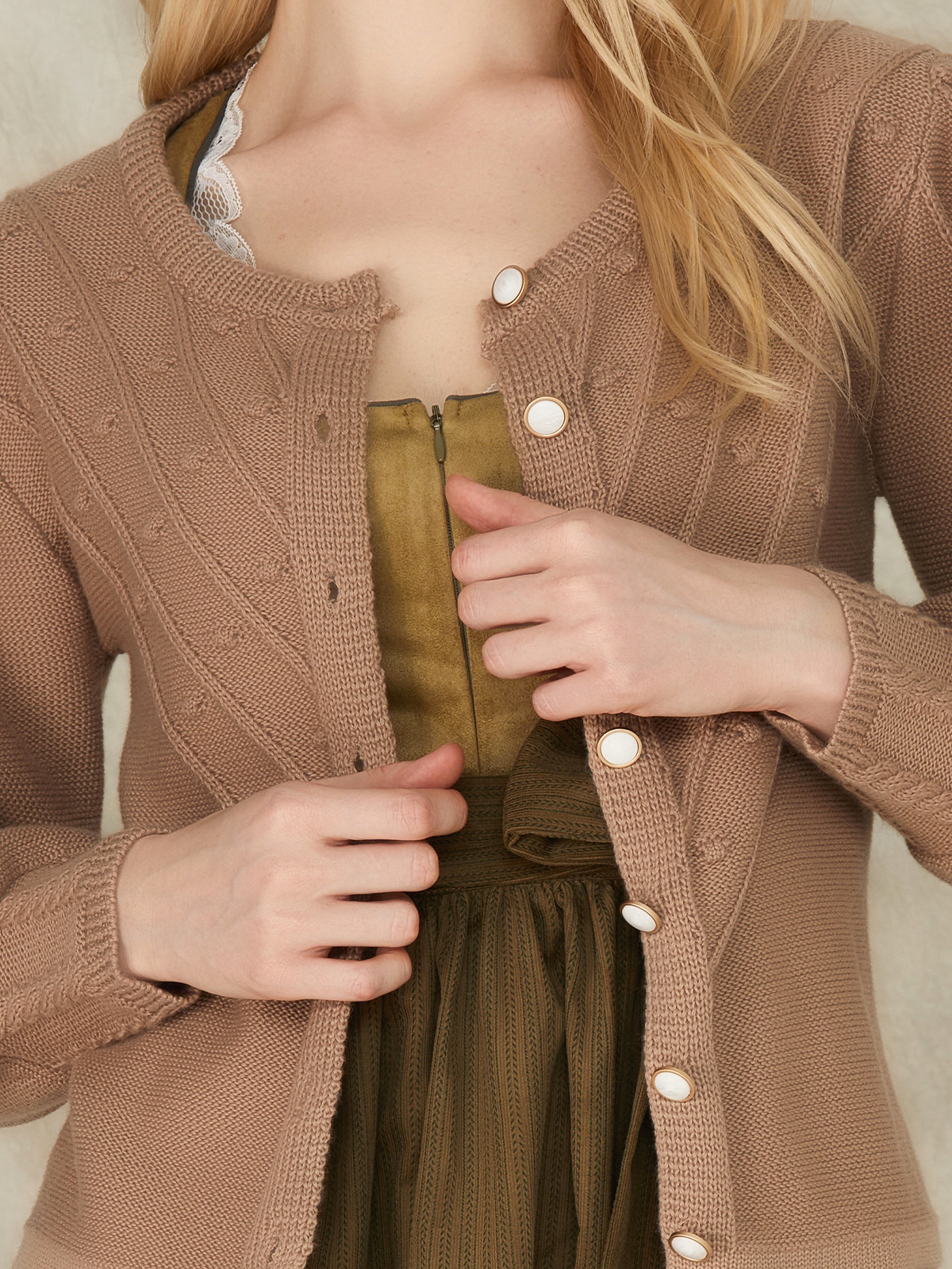 Dirndl in Braun mit Strick-Optik