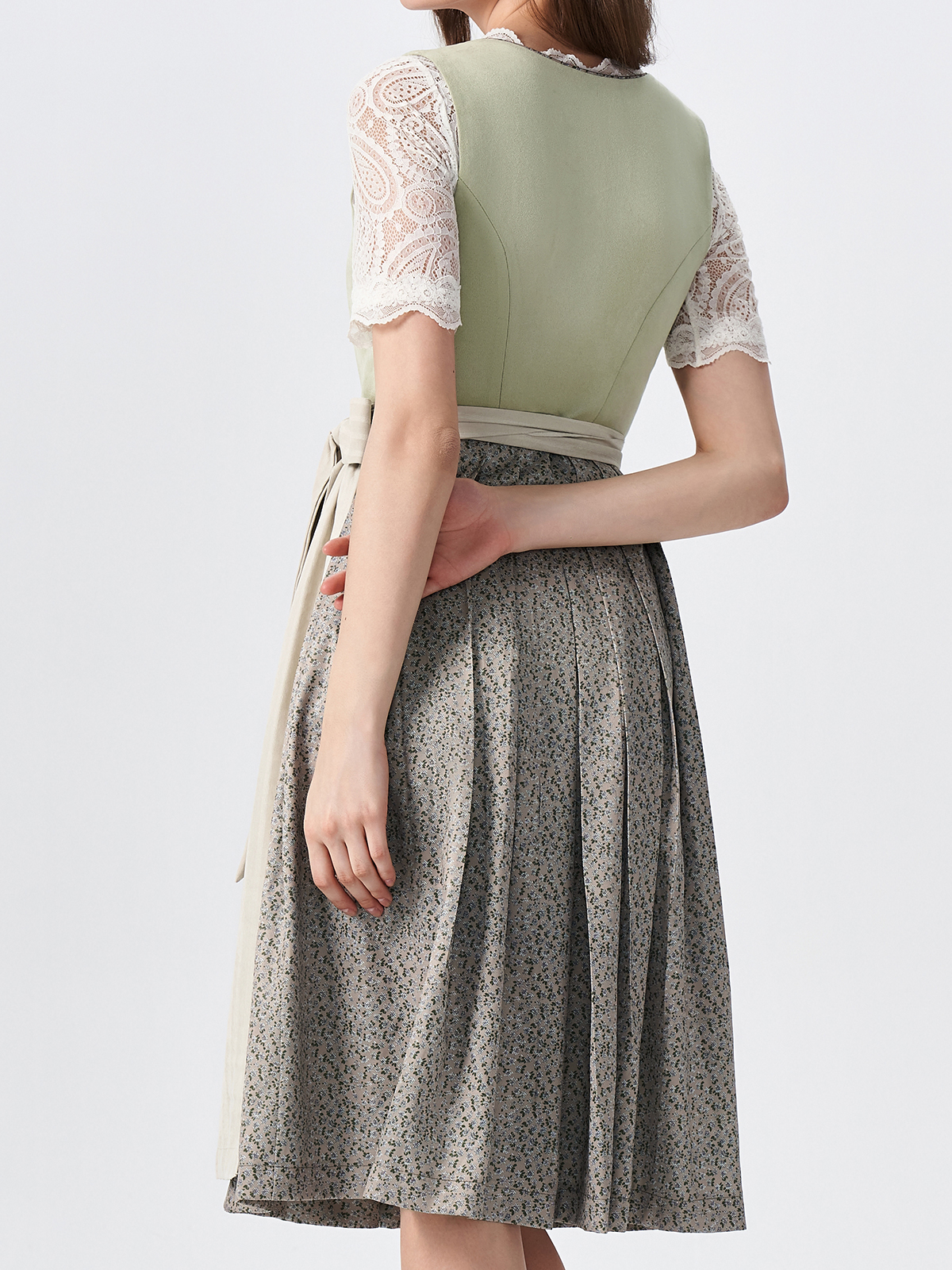 Modernes Dirndl in Grün