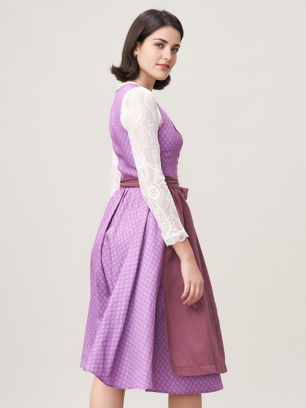 Dirndl in Lila mit modernem Schnitt