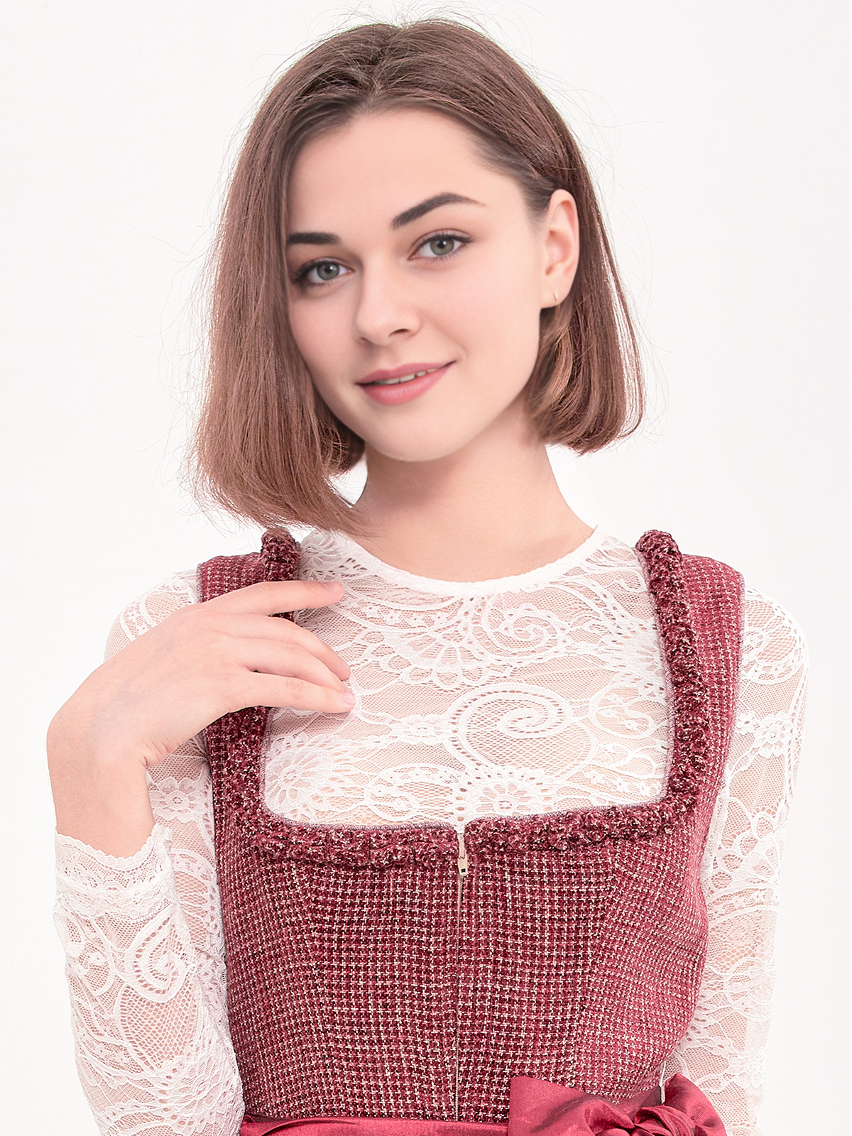 Rotes Dirndl kurz – elegant und lebensfroh