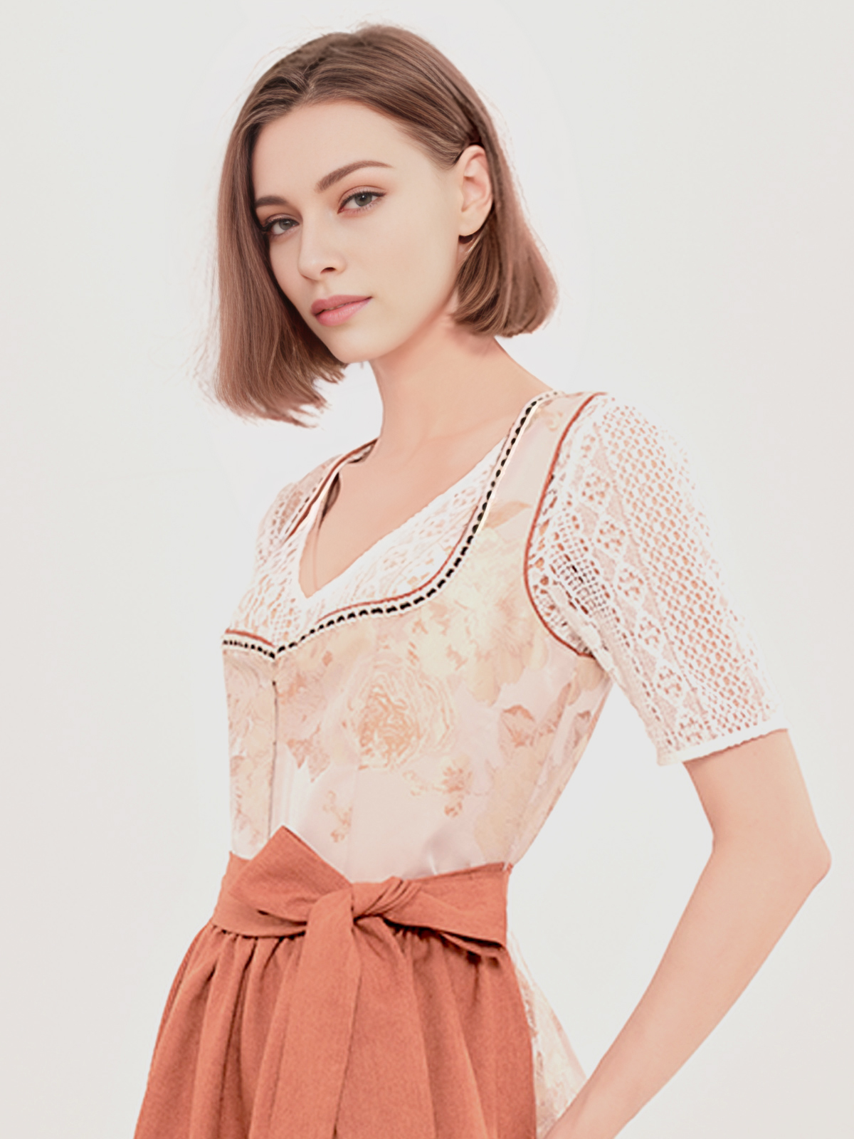Dirndl in Braun – Eleganz und Tradition vereint