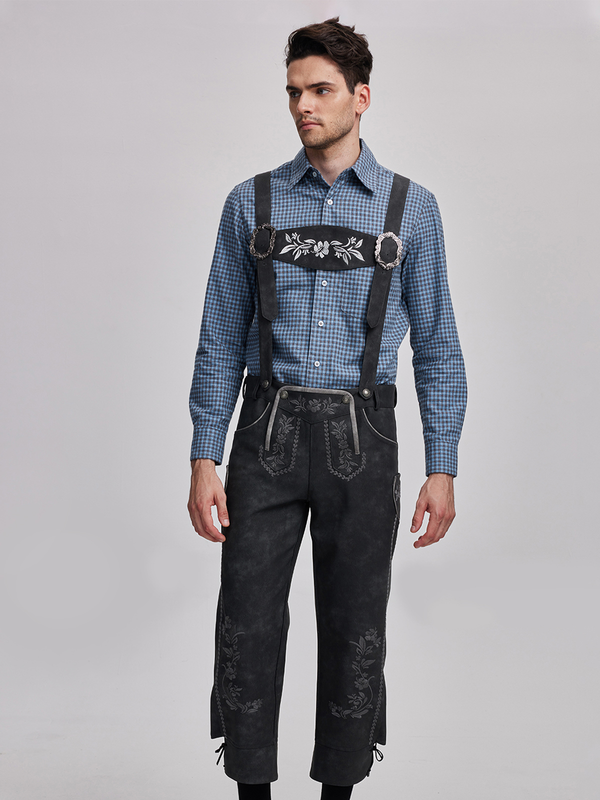 Ein modernes hellgrünes Dirndl mit grauer Schürze, ideal für Festivals und Hochzeiten