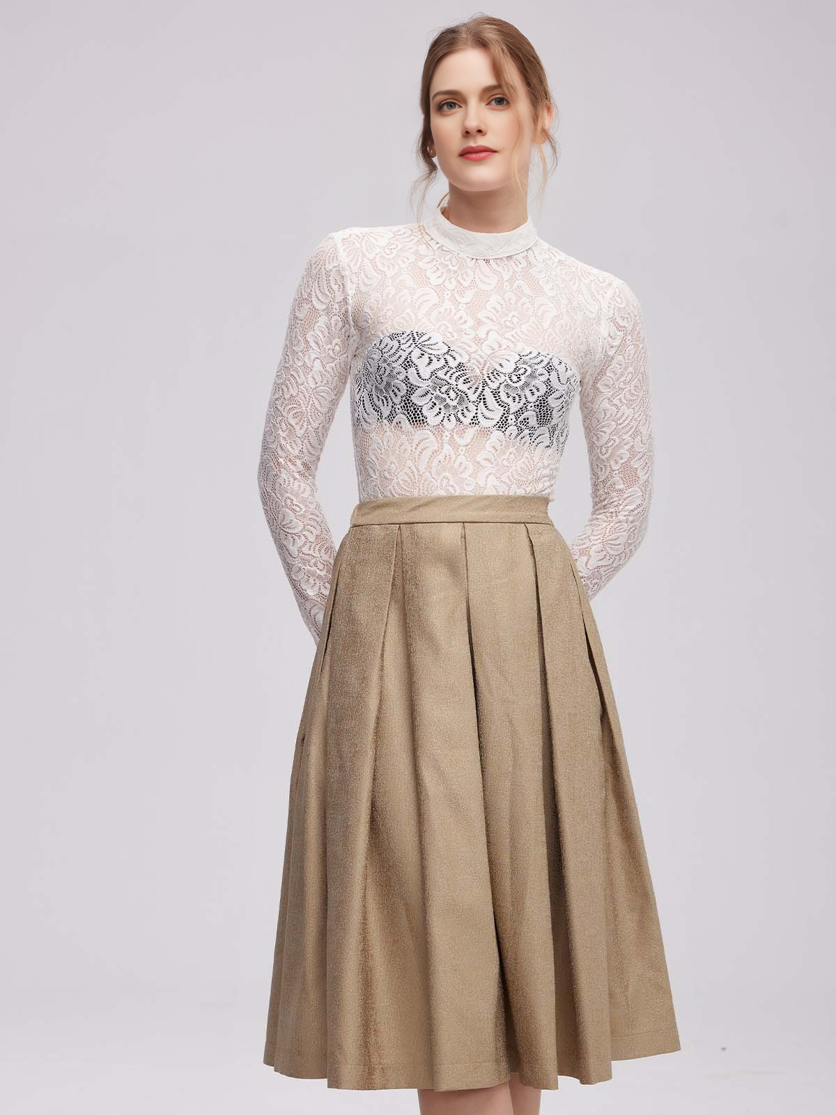 Dirndl in Grün mit traditioneller Bluse