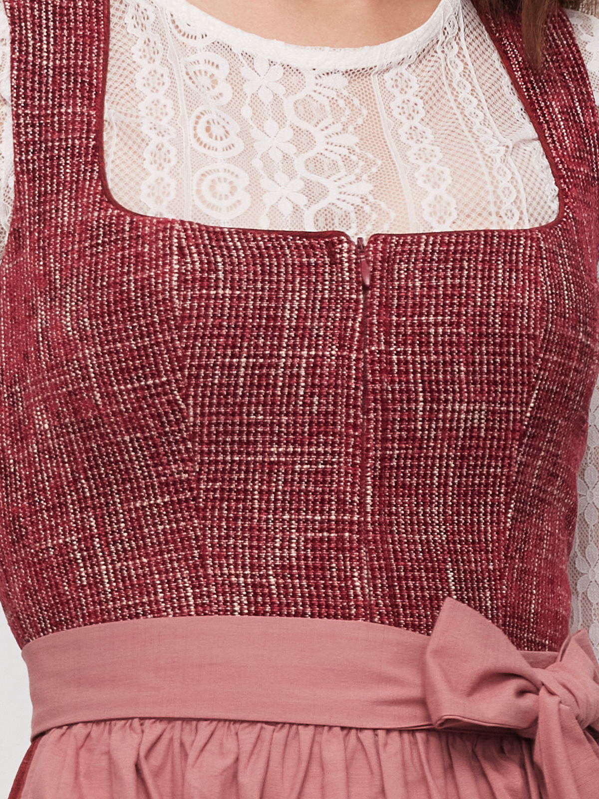 Dirndl kariert in Rot – zeitlos und elegant