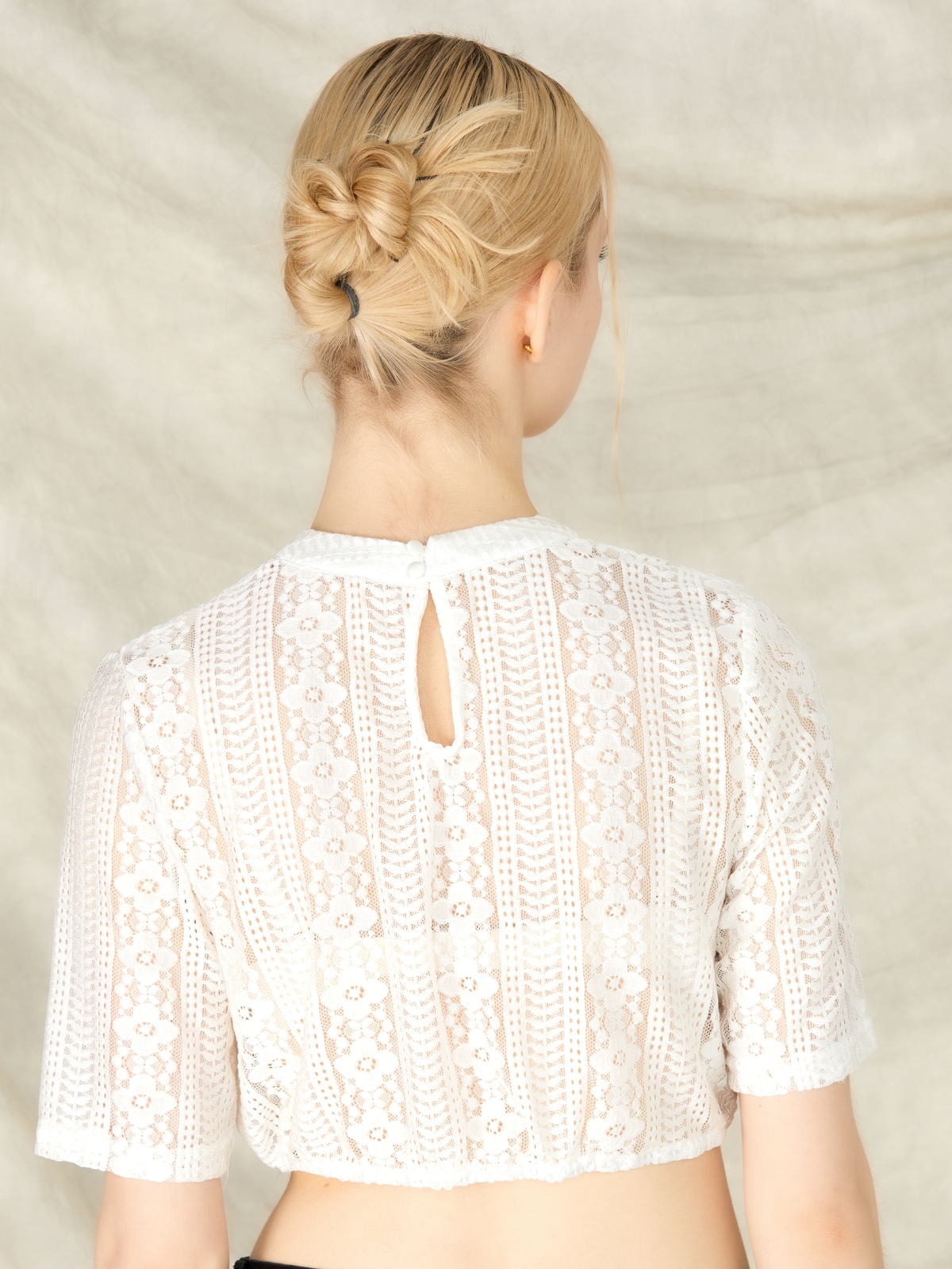 Dirndlbluse in Weiß – zeitlos und elegant