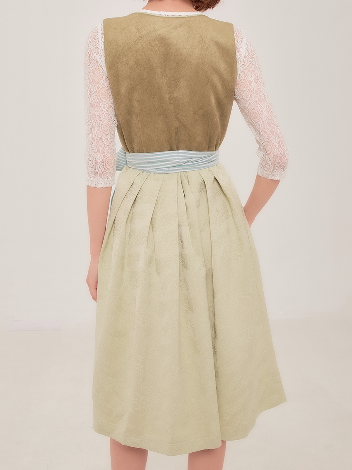 Dirndlschürze Schwarz – elegant und vielseitig