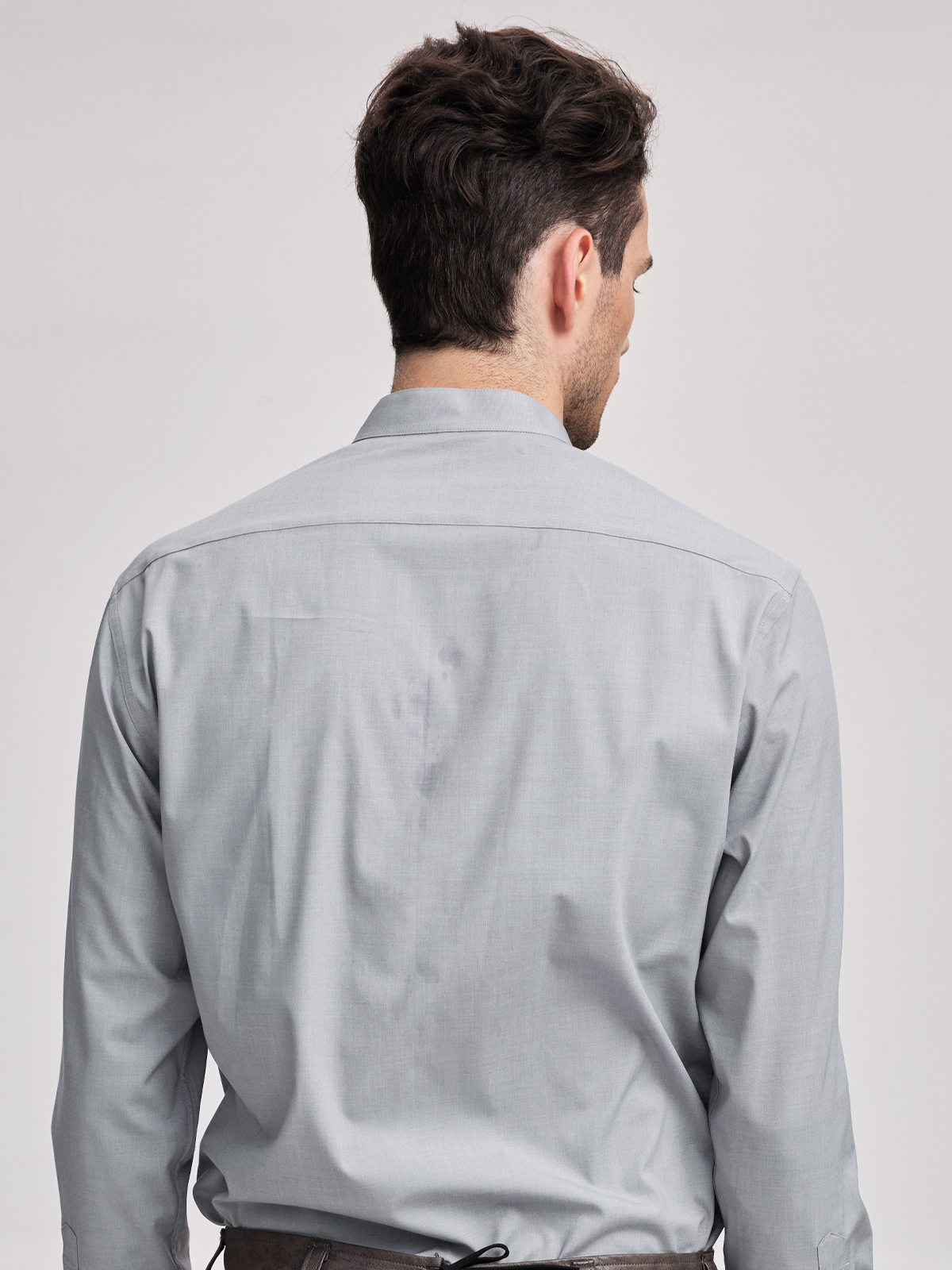 Dirndlbluse mit V-Ausschnitt und Langarm in Grau