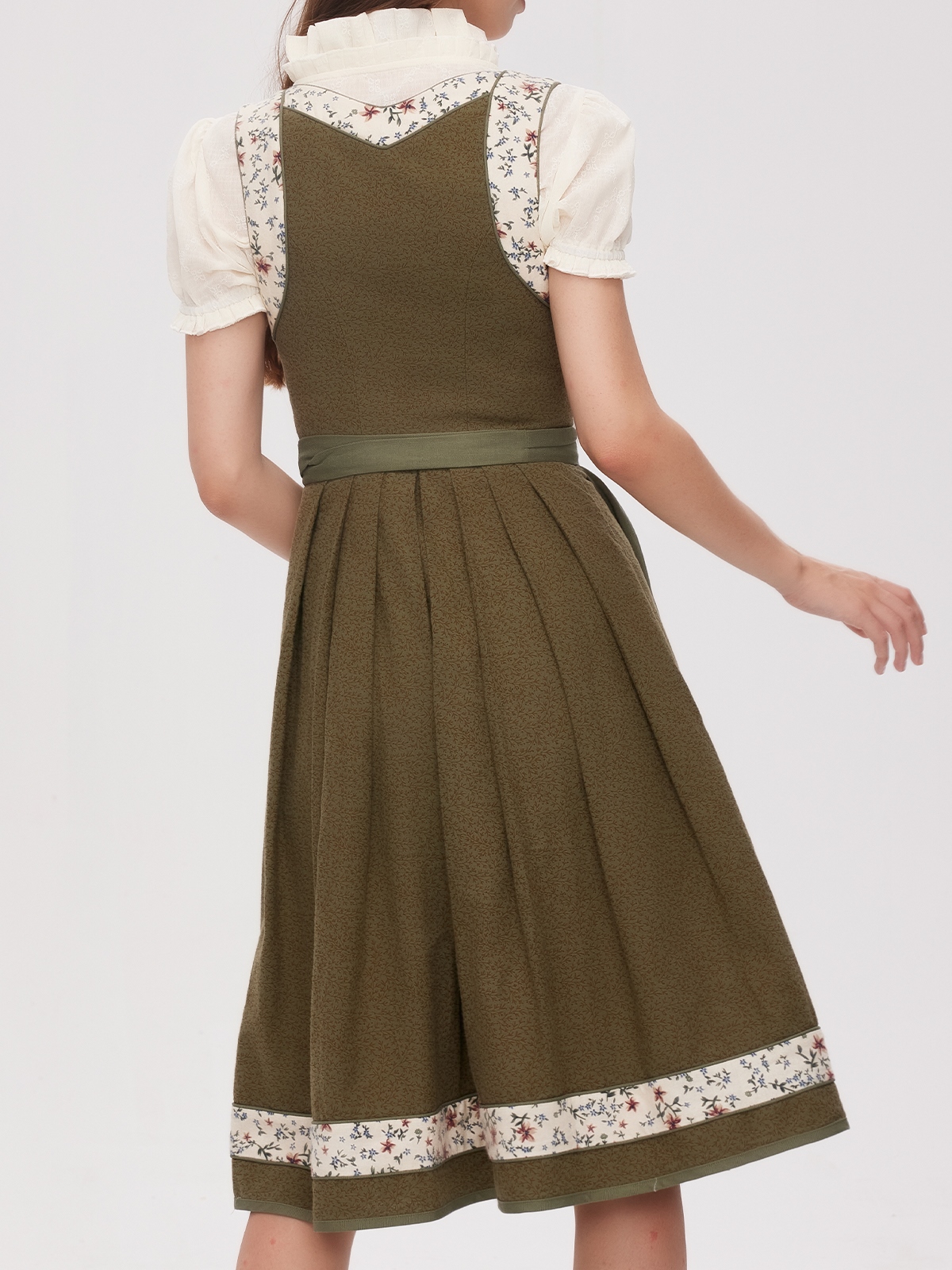 Midi Dirndl Grün – stilvoll und modern