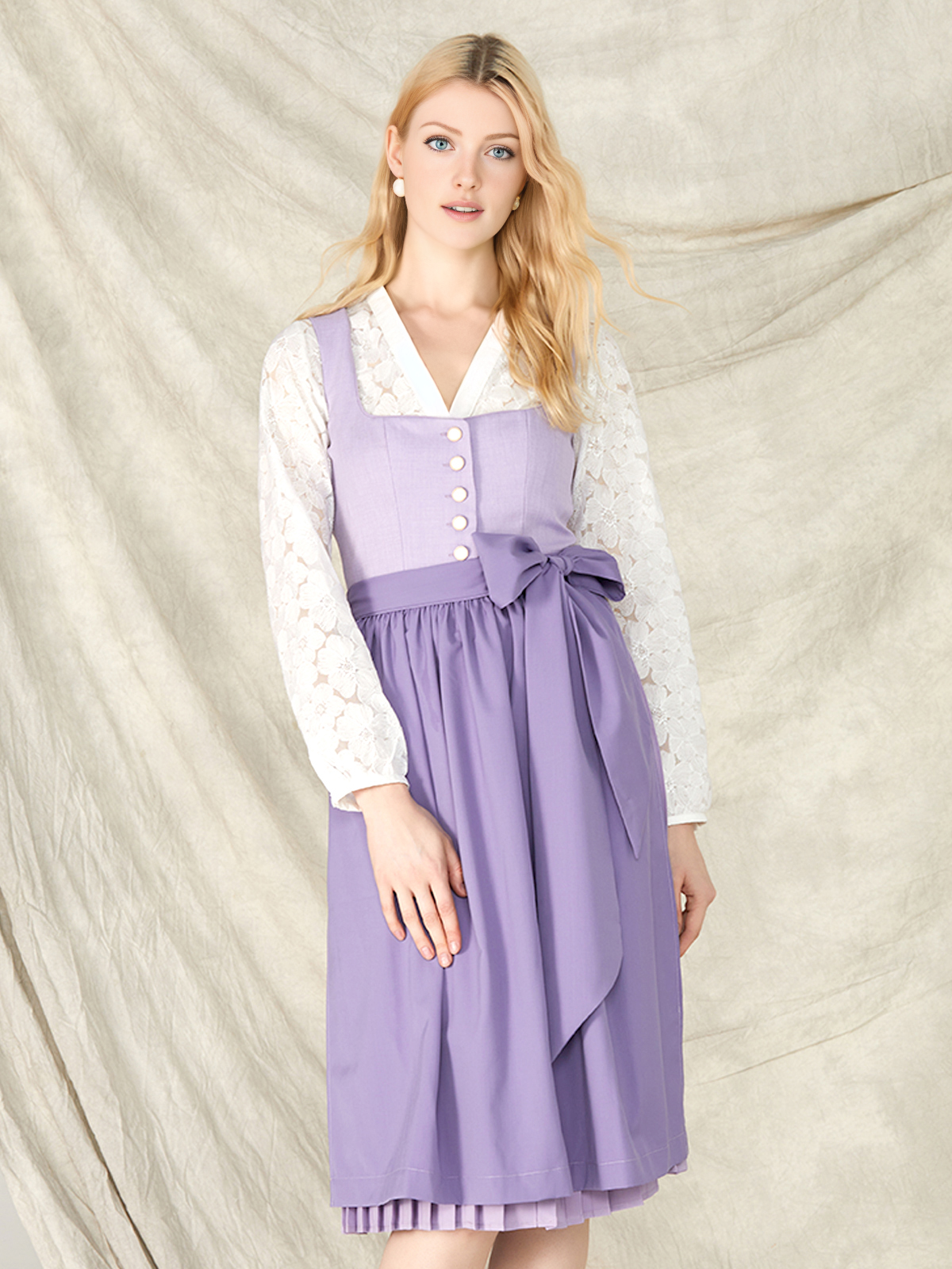 Dirndl in Lila – Eleganz und Tradition vereint