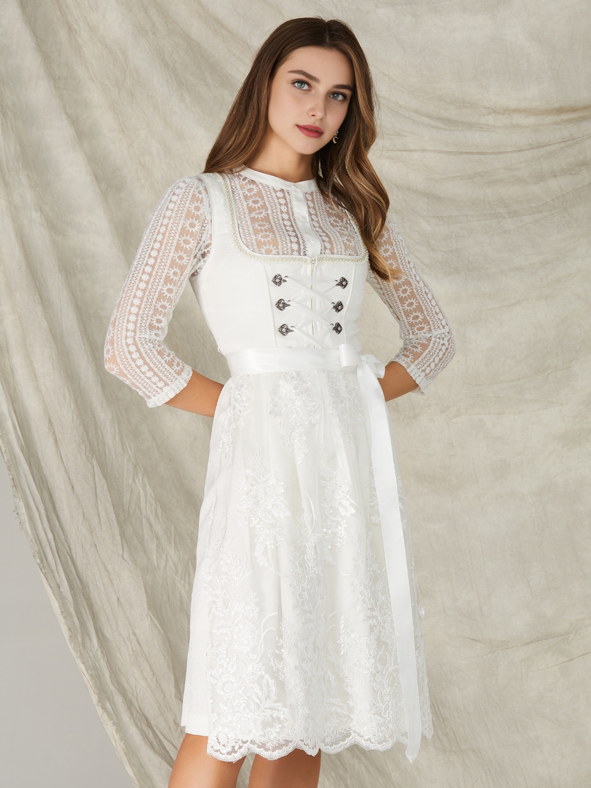 Rotes Dirndl kurz – modern und stilvoll