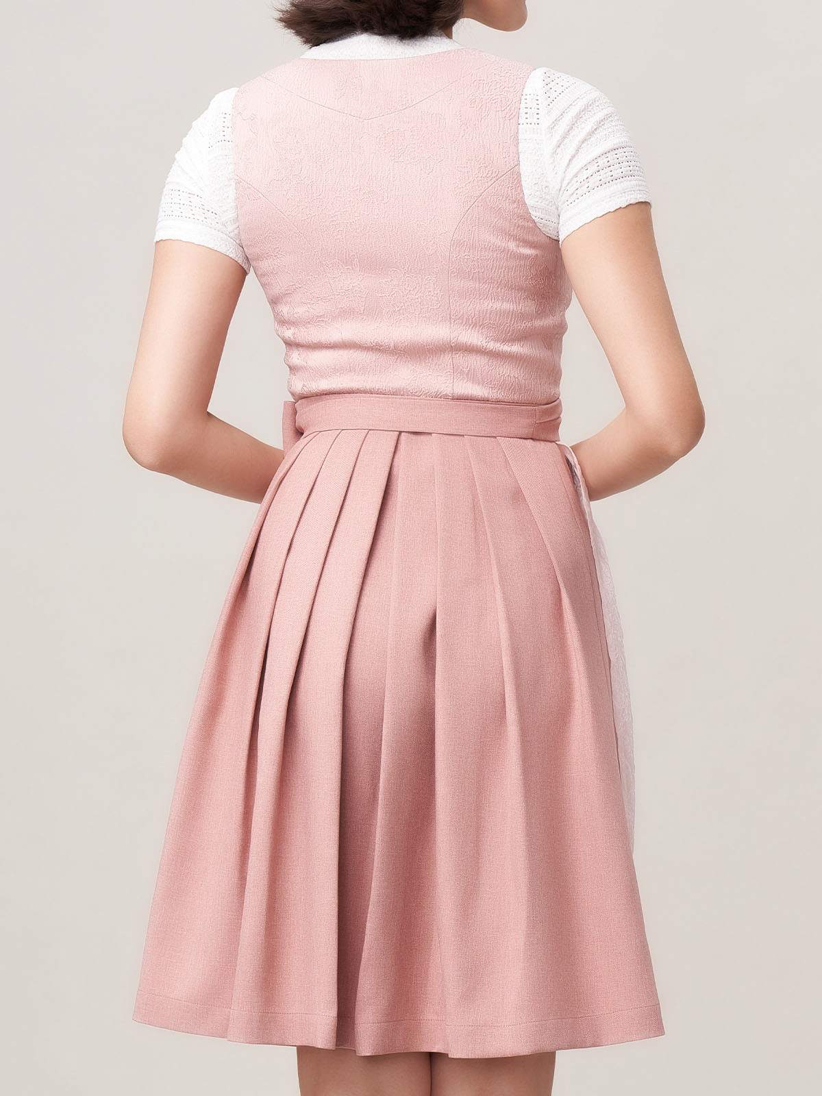 Dirndl Schwarz Lila mit floralen Akzenten