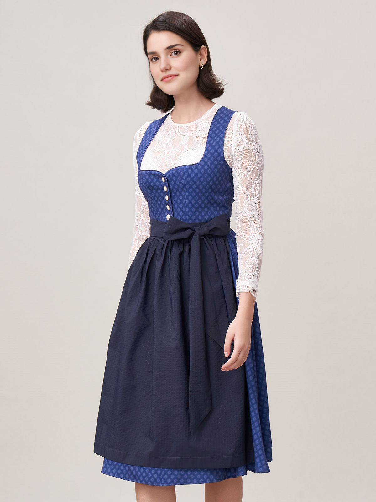 Dirndl in Blau mit traditionellem Schnitt