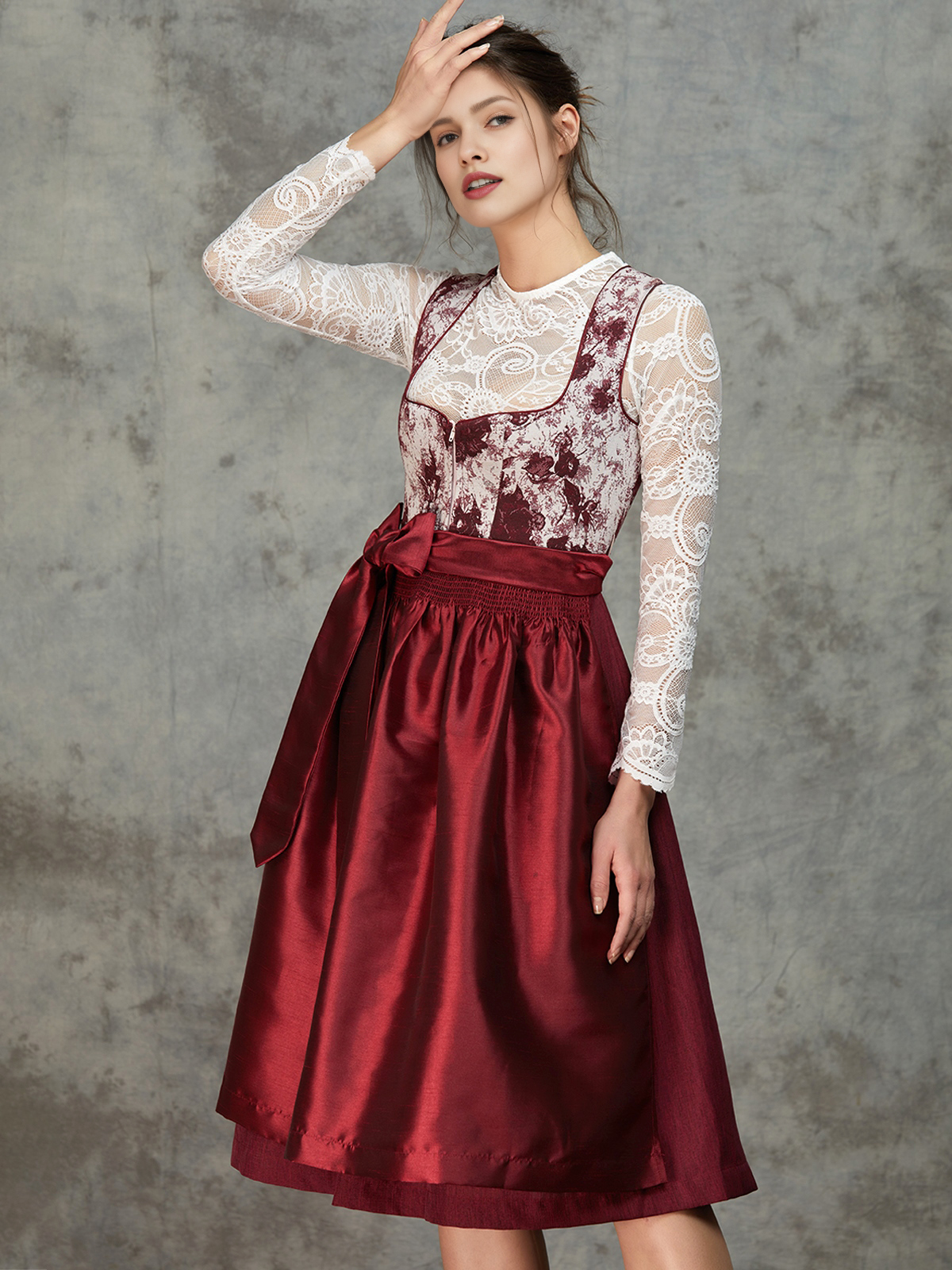 Dirndl in Rot und Rosa