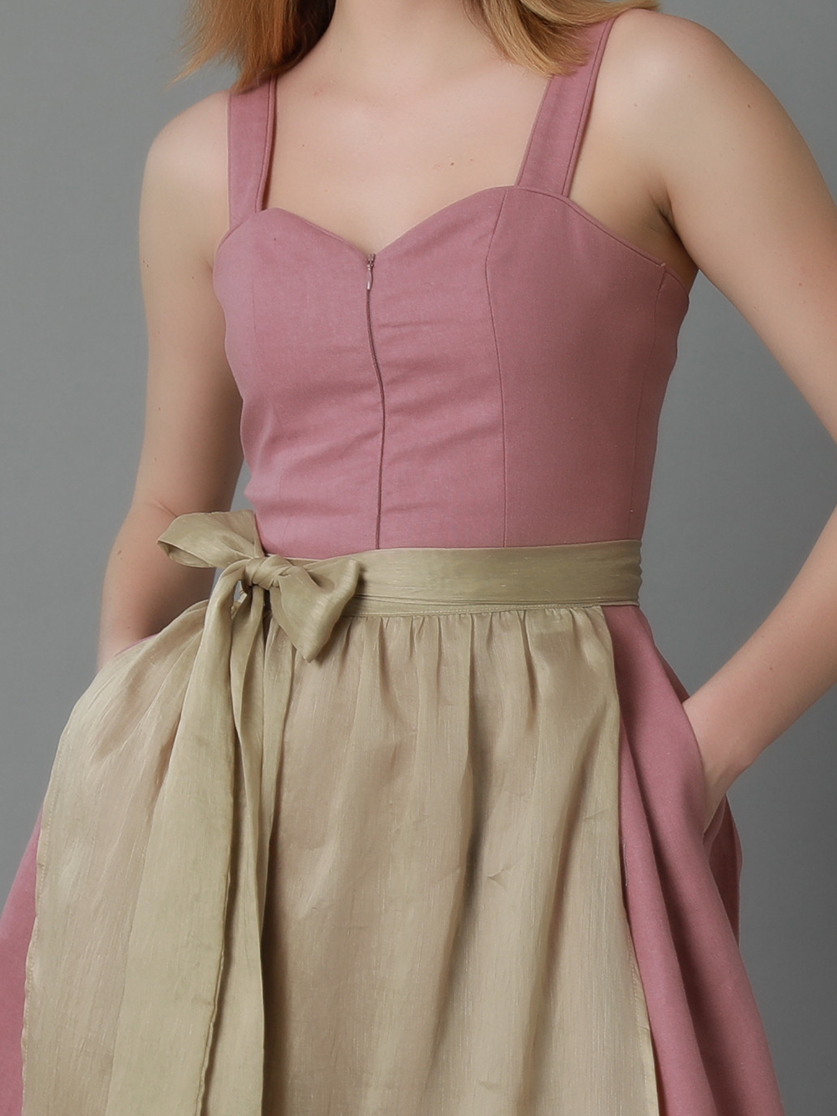 Elegantes einfarbiges Dirndl in Rosa