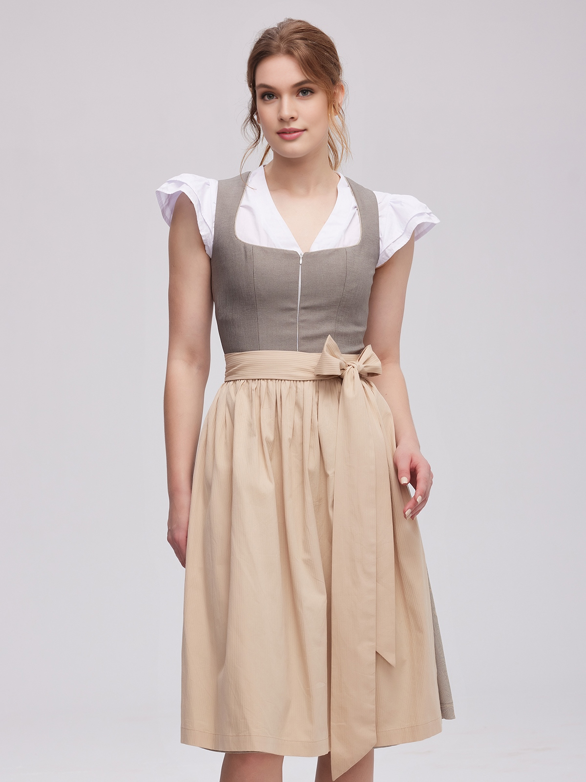 Dirndl Weinrot Samt – Eleganz in Perfektion