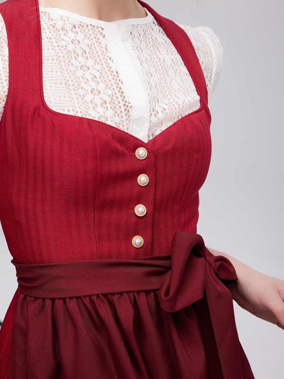 Dunkelblaue Dirndlbluse mit Spitzenbesatz