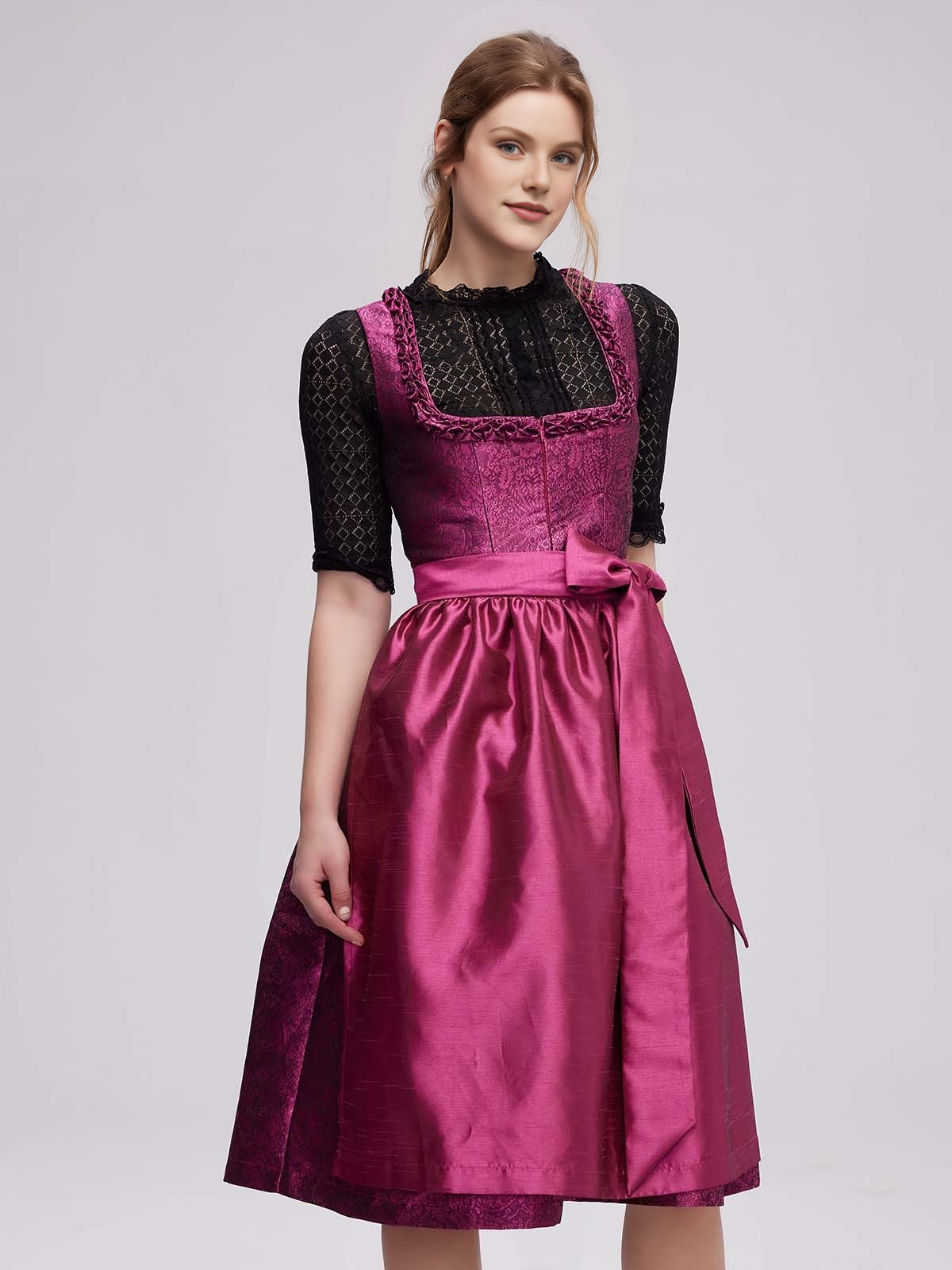 Grau Dirndl mit modernem Twist