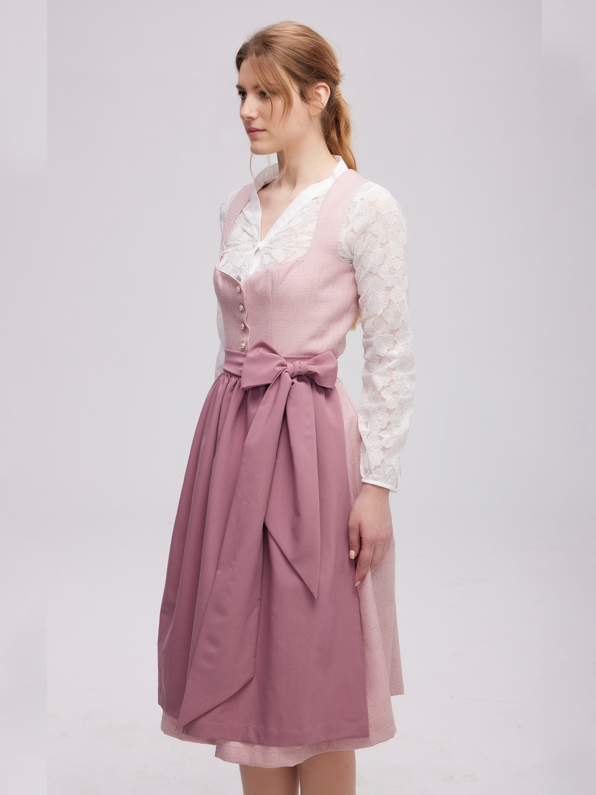 Dirndl in Rosa – feminin und stilvoll