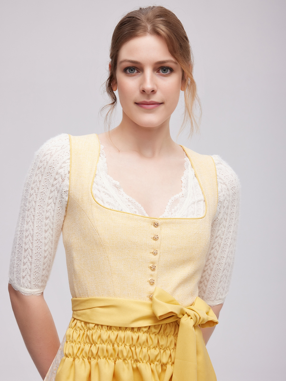 Trachtenbluse rosa in Gelb kombiniert mit Dirndl