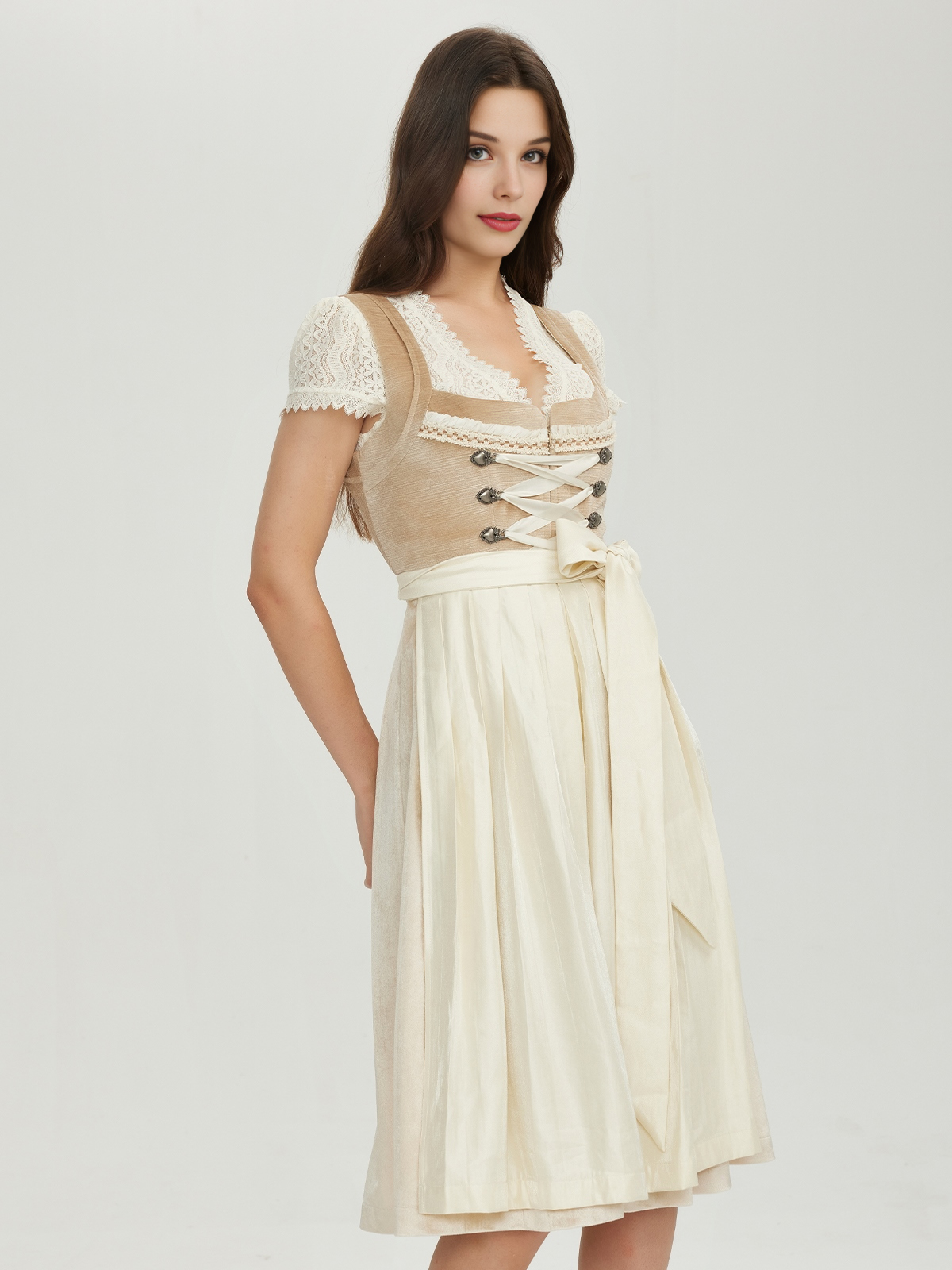 Braune Dirndlbluse mit Langarm und Spitzenbesatz