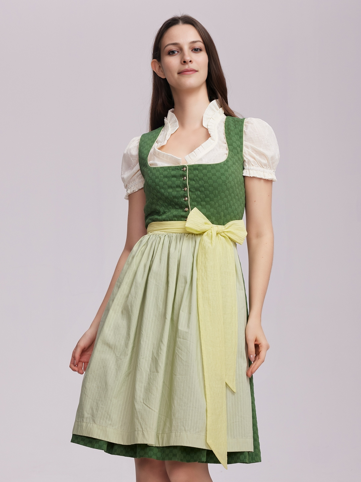 Dirndl aus Samt in Grün