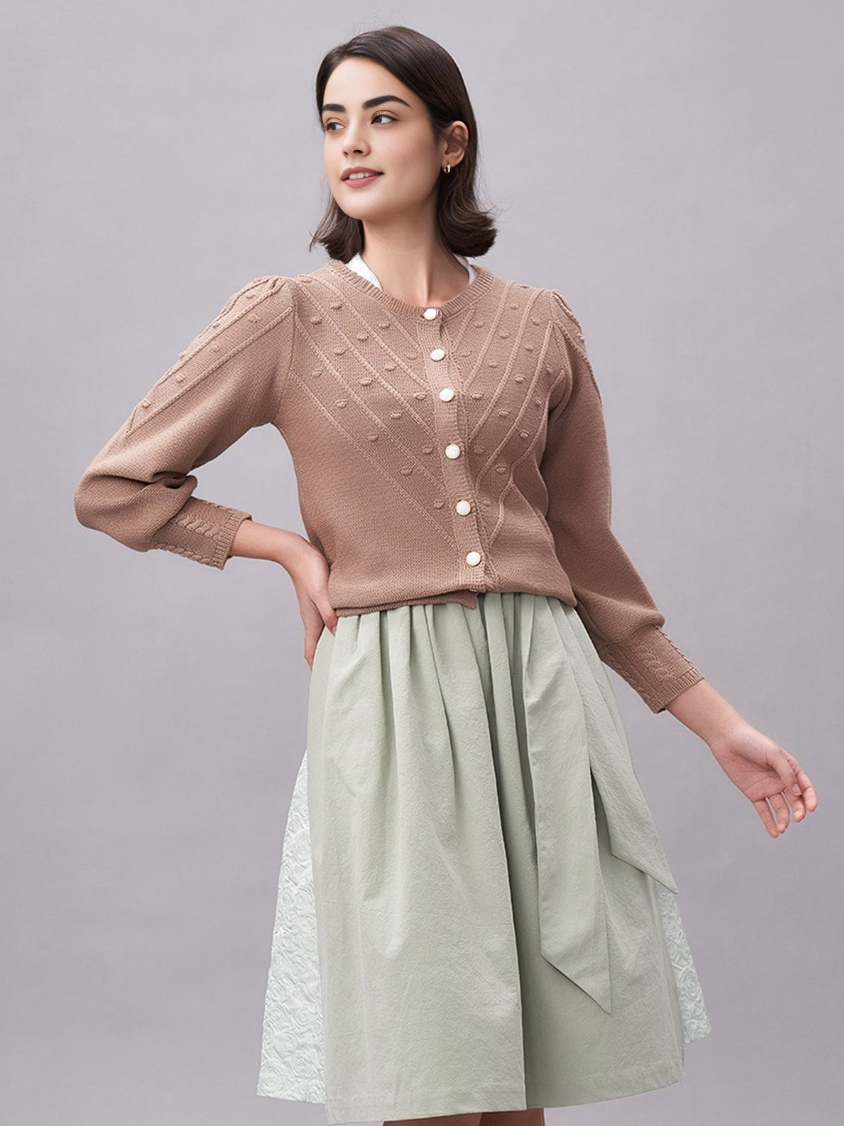 Beige Dirndlbluse mit Spitzenbesatz