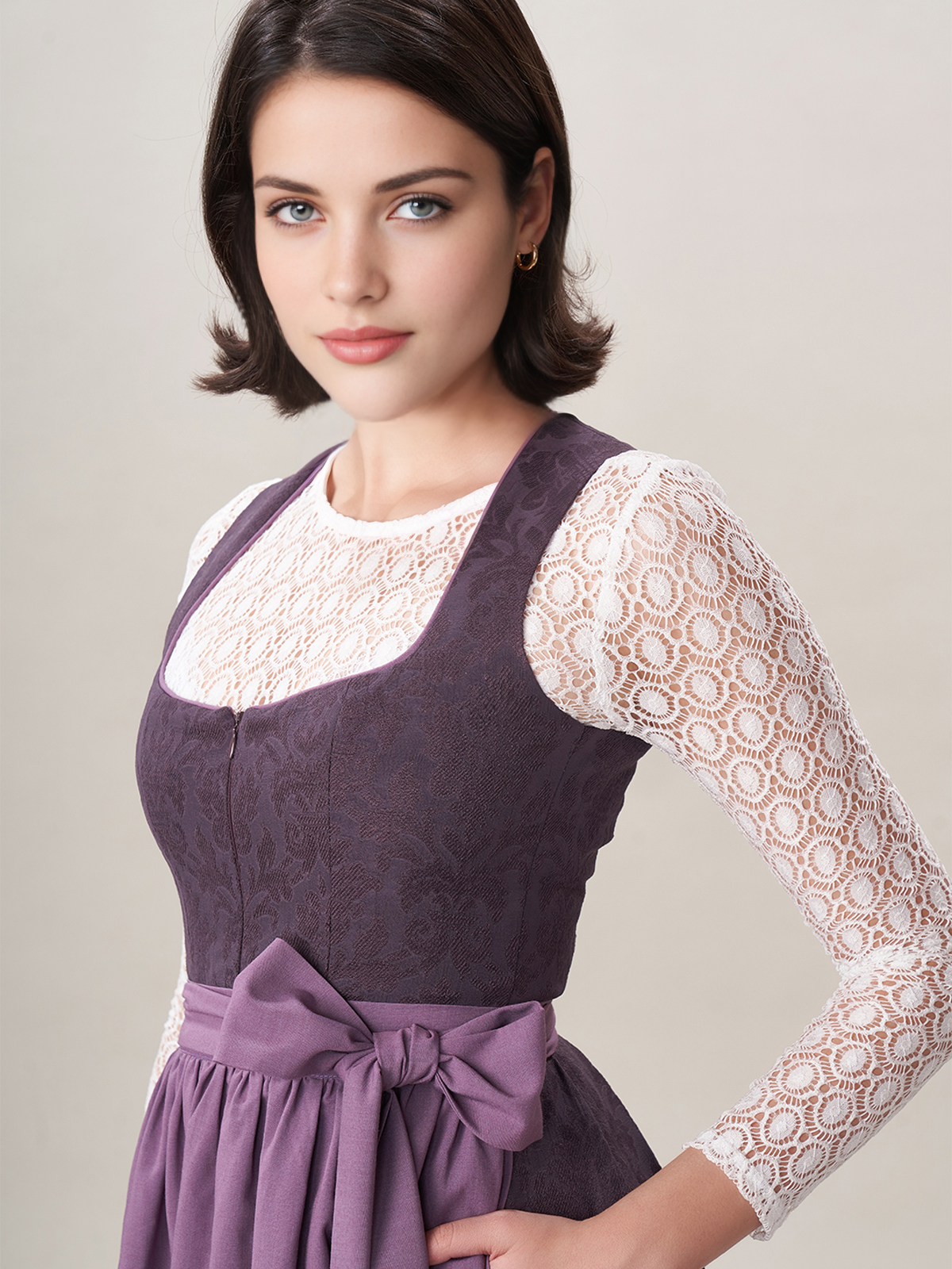 Ein Sun Leon Dirndl in Lila mit verblüffenden Details