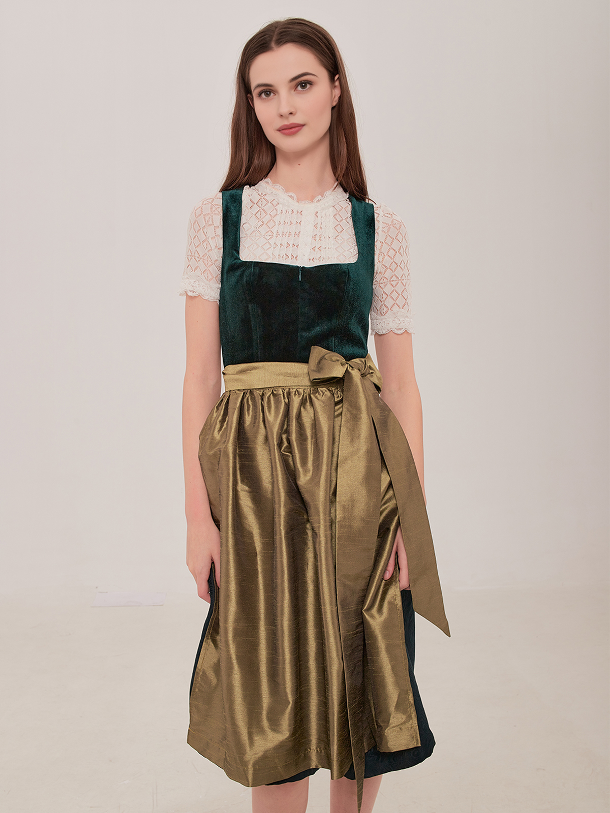 Dirndl in Beige und Blau