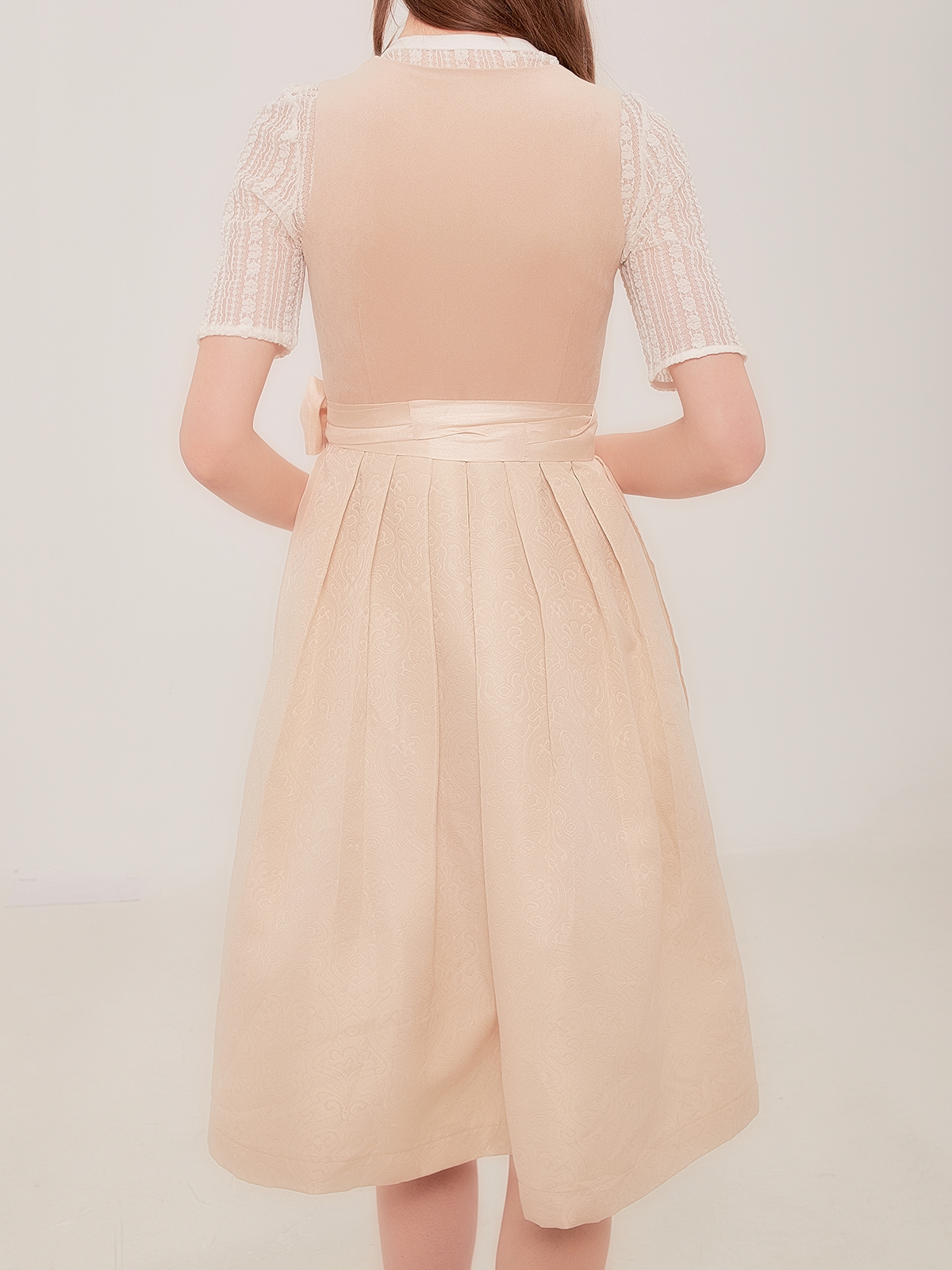 Dirndl in Moosgrün – zeitlos und elegant