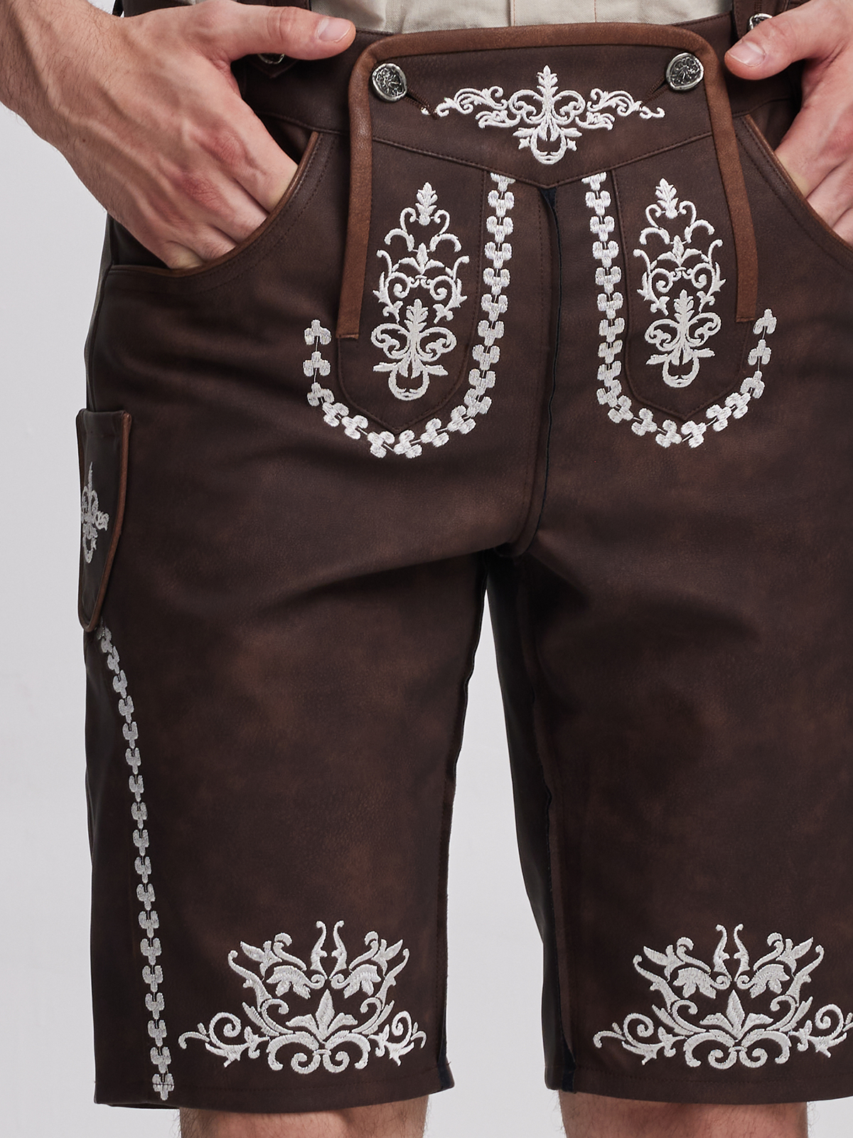 Modernes Dirndl in Braun